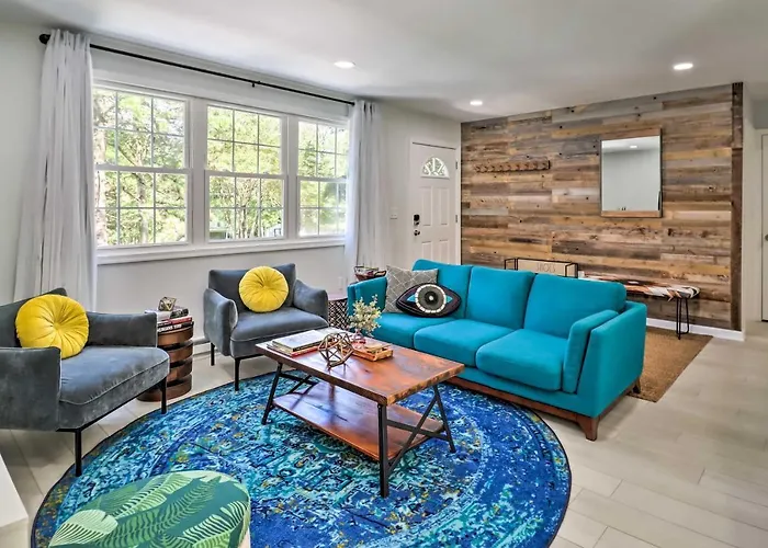 Pocono Mountain Escape With Game Room Walk To Lake!