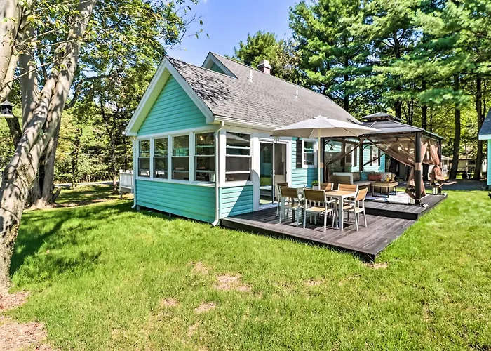Pocono Mountain Escape With Game Room Walk To Lake!
