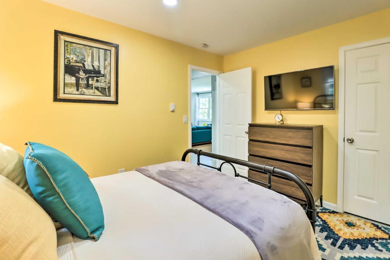 Pocono Mountain Escape With Game Walk To Lake! Holiday home