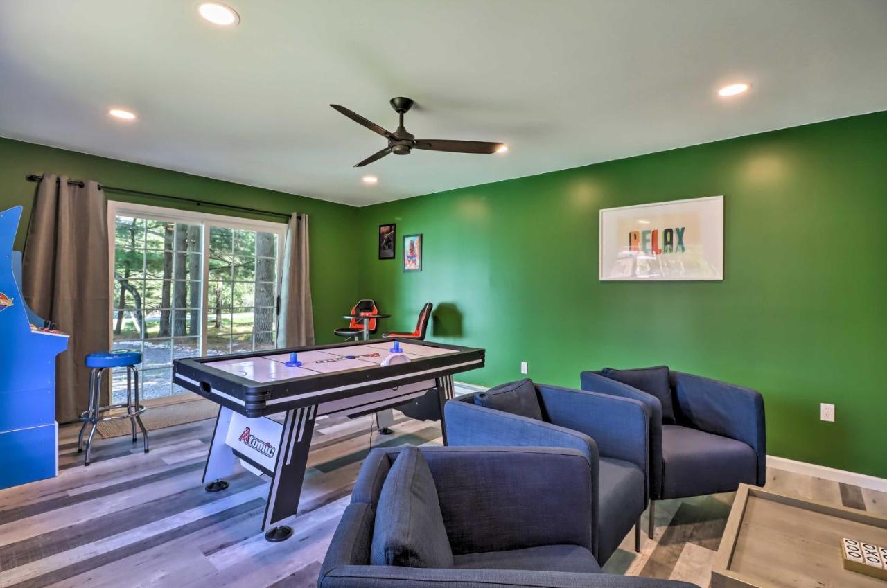 Pocono Mountain Escape With Game Walk To Lake! Holiday home Albrightsville