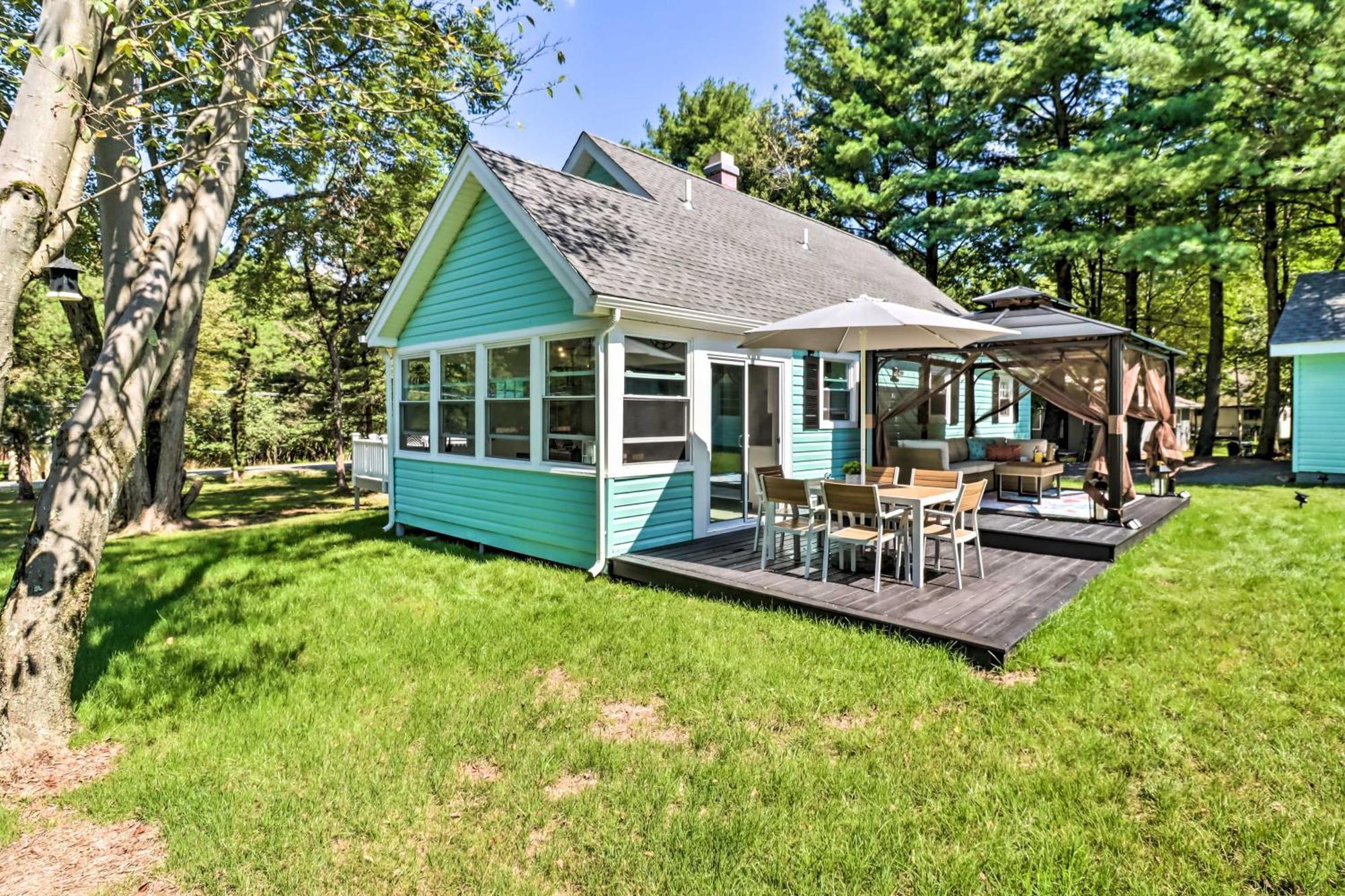 Pocono Mountain Escape With Game Walk To Lake! Holiday home