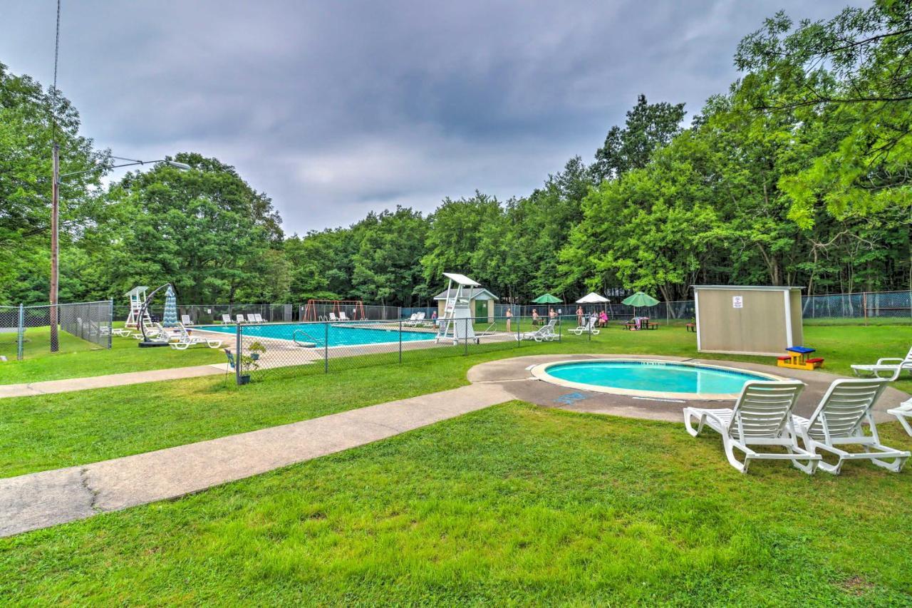 Holiday home Pocono Mountain Escape With Game Walk To Lake! Albrightsville