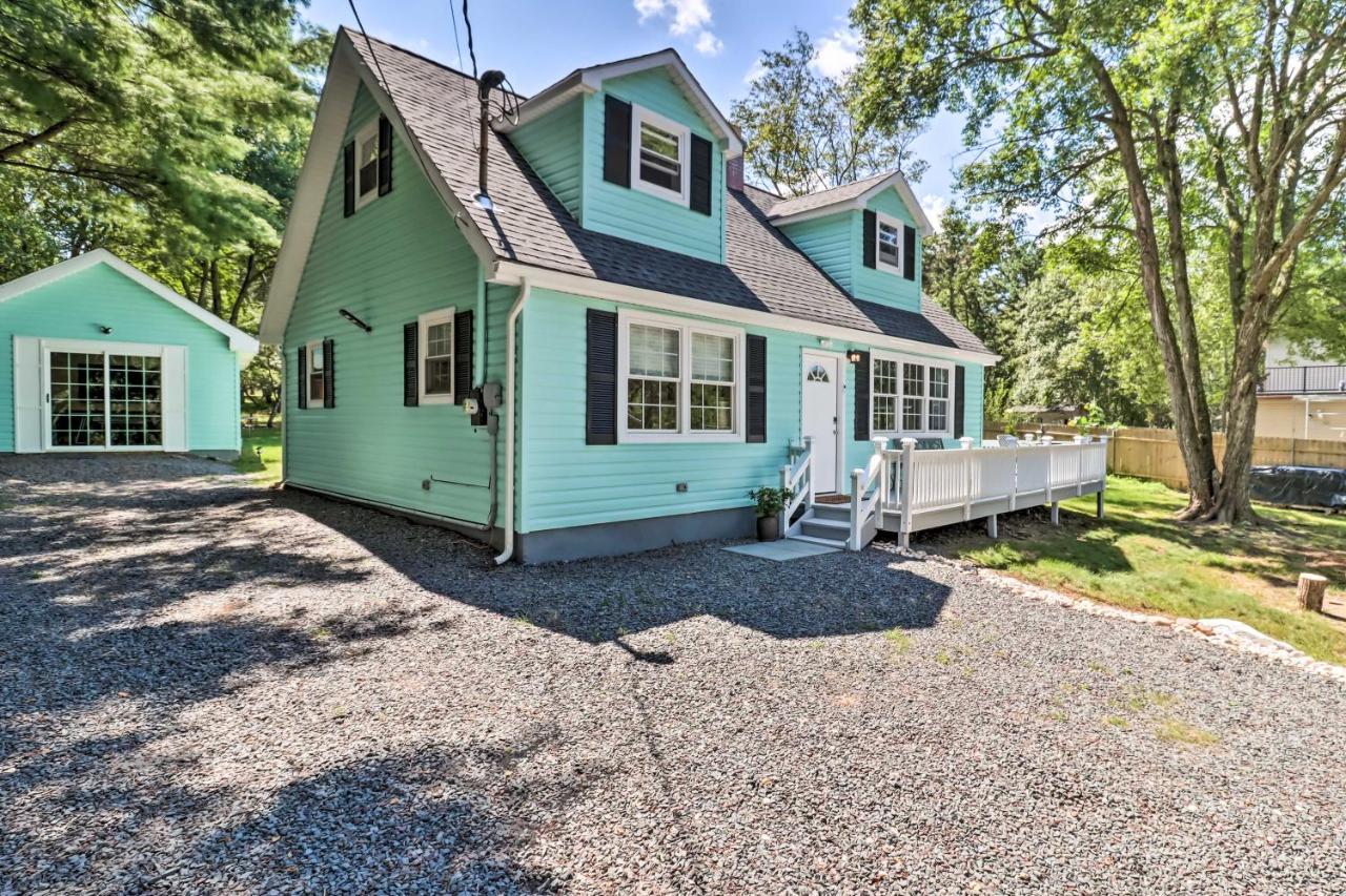 Pocono Mountain Escape With Game Walk To Lake! Holiday home