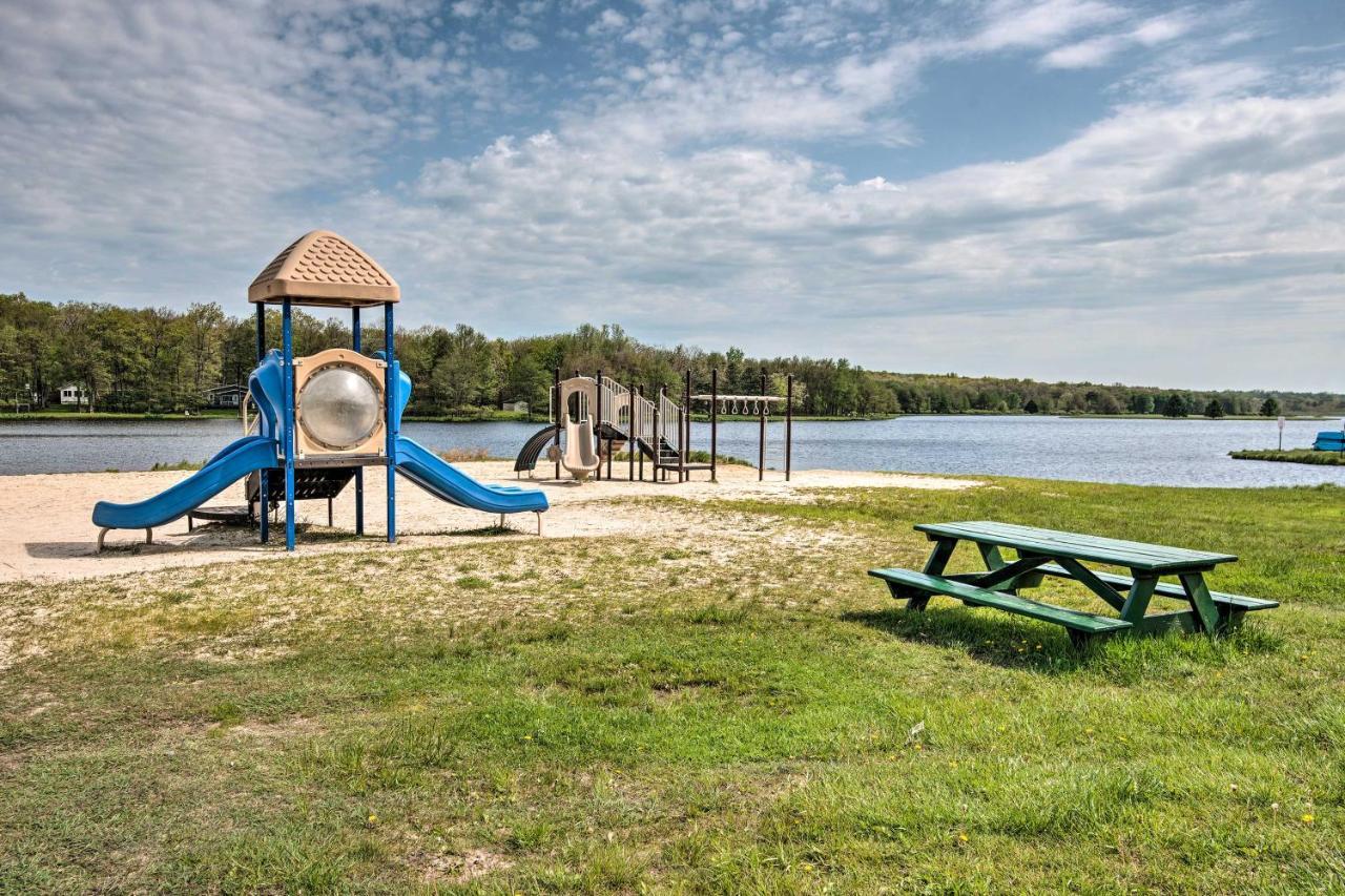 Pocono Mountain Escape With Game Walk To Lake!